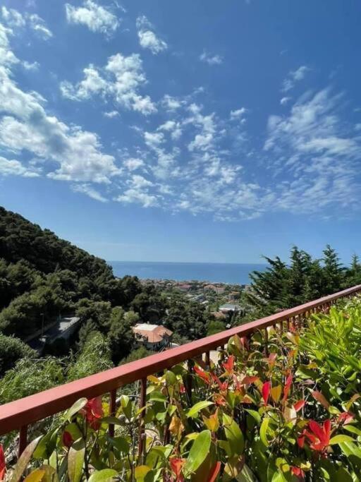Casa Vacanze Luna 2 Vallecrosia Exteriör bild
