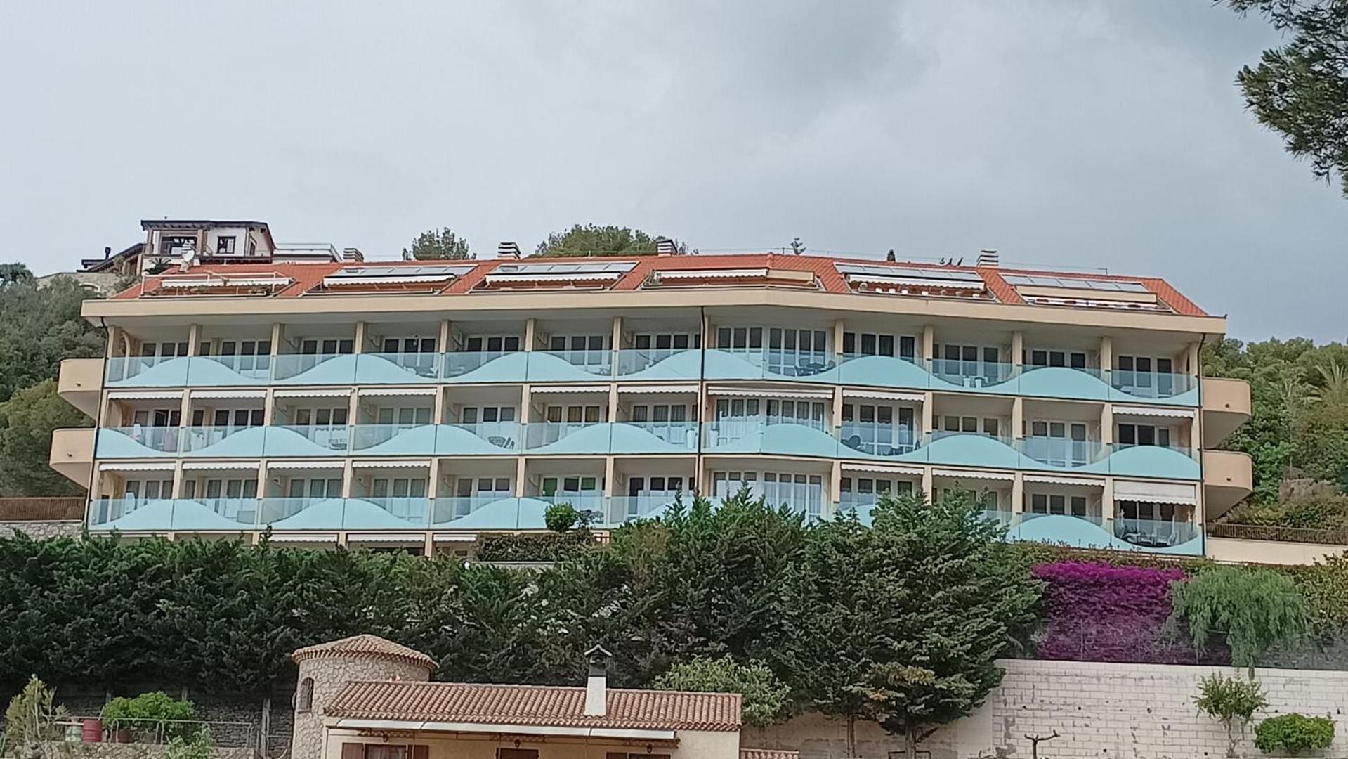 Casa Vacanze Luna 2 Vallecrosia Exteriör bild